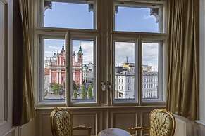 Filip Palace Luxurious Apartment