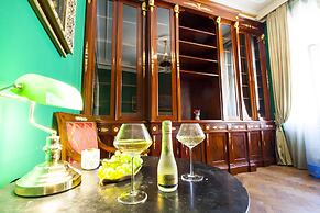 Filip Palace Luxurious Apartment