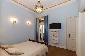 Filip Palace Luxurious Apartment