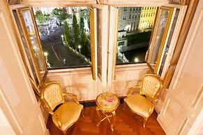 Filip Palace Luxurious Apartment