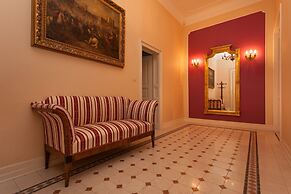 Filip Palace Luxurious Apartment
