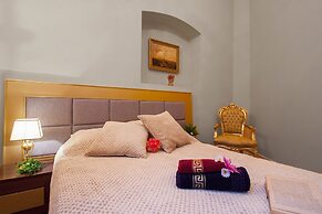 Filip Palace Luxurious Apartment