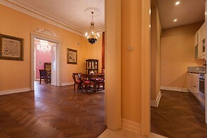 Filip Palace Luxurious Apartment