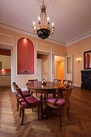 Filip Palace Luxurious Apartment