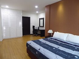 Rimbun Suites & Residences