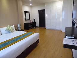 Rimbun Suites & Residences