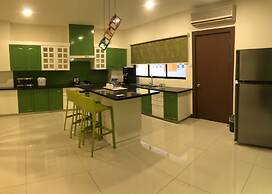 Rimbun Suites & Residences