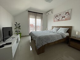 King Peter Apartments