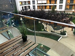 Central Garden Apartment