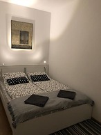 Central Garden Apartment