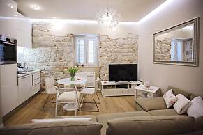 White Stone Apartment  Diocletian Palace