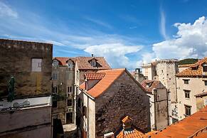 White Stone Apartment  Diocletian Palace