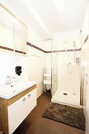 Christiano Apartments
