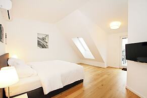 Christiano Apartments
