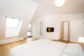 Christiano Apartments