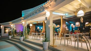On Hotels Oceanfront - Adults Only