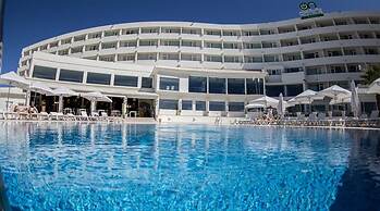 On Hotels Oceanfront - Adults Only