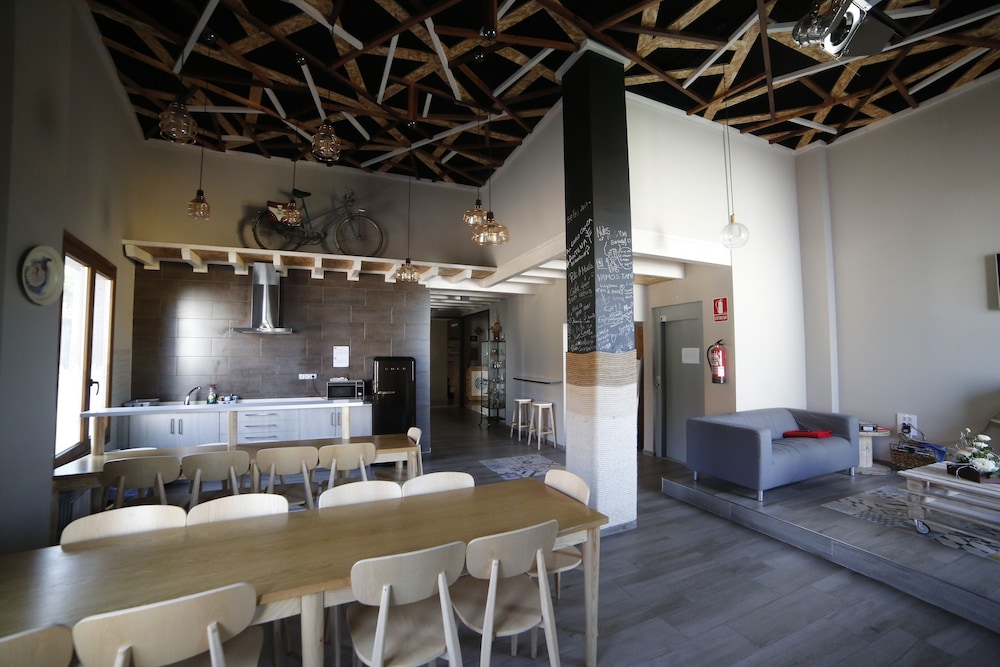 Zendoira - Hostel
