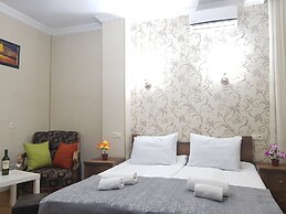 Gold Line Hotel