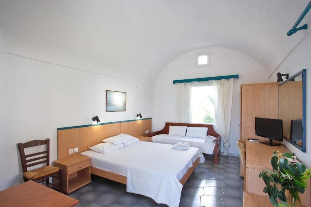 Sunrise Studios in Perissa