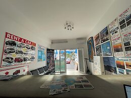 Sunrise Studios in Perissa