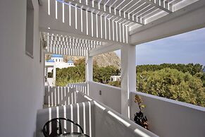Sunrise Studios in Perissa