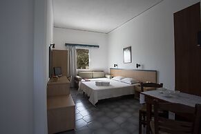 Sunrise Studios in Perissa
