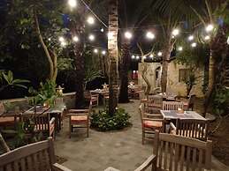 Coconut Lodge
