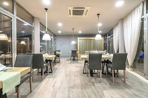 Karras Grande Resort