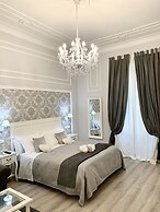 Charme & Chic Luxury