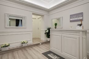 Charme & Chic Luxury