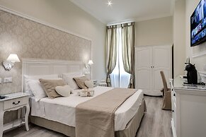 Charme & Chic Luxury