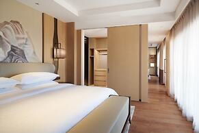 Sheraton Yunfu Xinxing Hotel