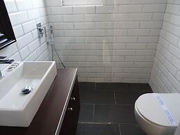Minimal Luxury near Acropolis