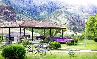 Vardzia Resort
