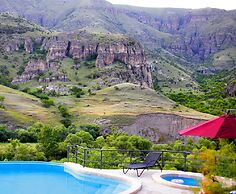 Vardzia Resort