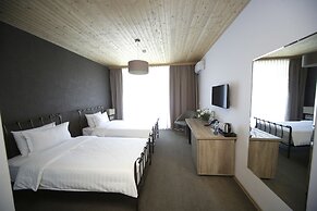 Vardzia Resort