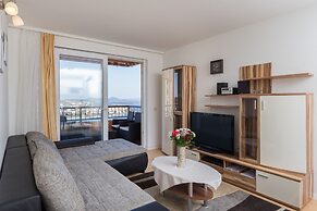 Apartment Blue Eye