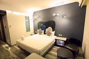 Humming Bird Hotel & Banquet