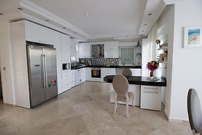 Villa Helios 1 by Elm
