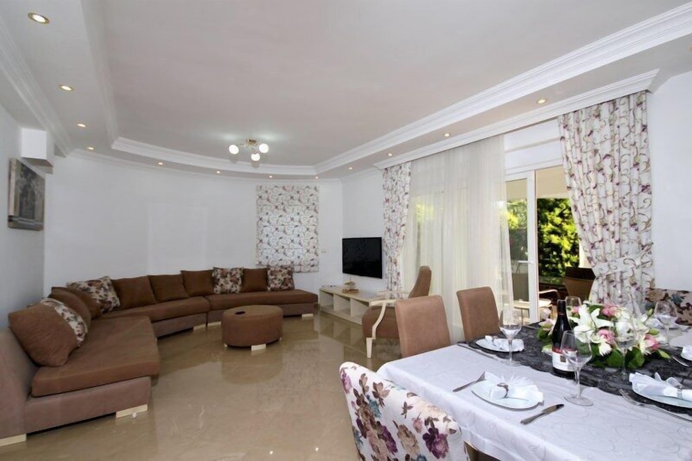 Villa Liya 4 by Elm