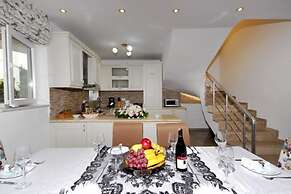 Villa Liya 4 by Elm