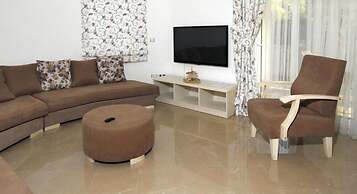 Villa Liya 4 by Elm