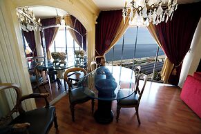 Holiday Home Suites