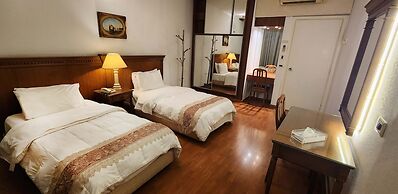 Holiday Home Suites