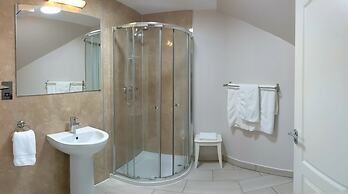 Maclean Guest House