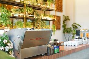 Deli Hotel