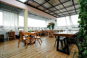Deli Hotel