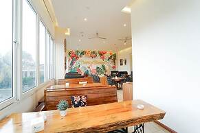 Deli Hotel