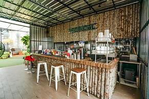Deli Hotel